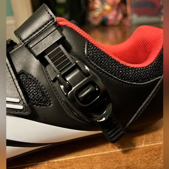 Peloton Cycling Shoes - Picture 4 of 6